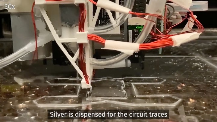 Изобретен робот, "печатающий" готовых роботов