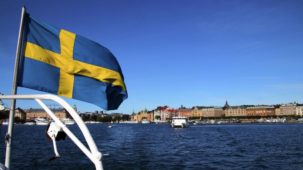 Флаг Швеции в Стокгольме
