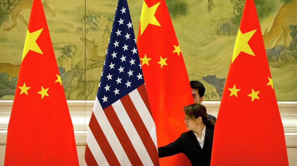 Посол США в Пекине Николас Бернс вступил с властями и общественностью Китая в твиттерную переписку