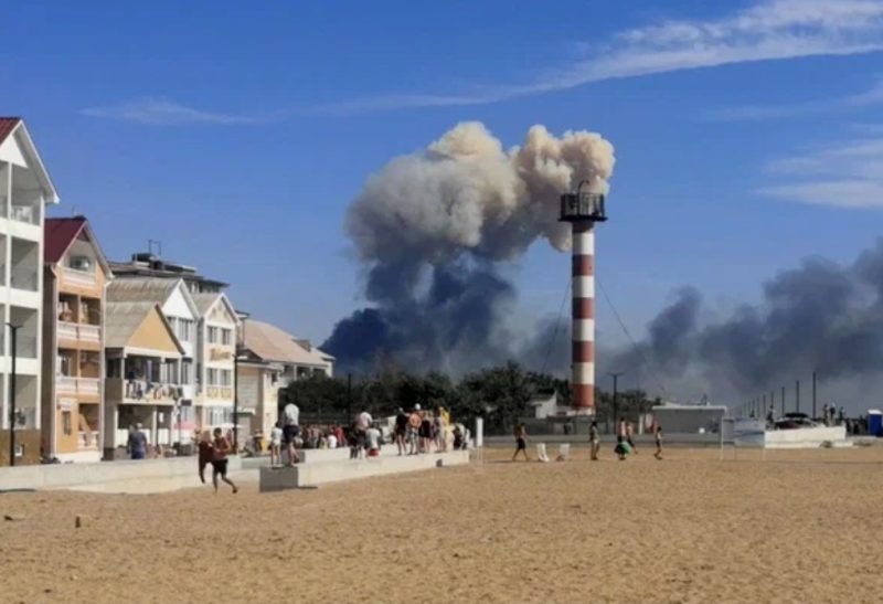 На военном аэродроме под Саками в Крыму произошла серия взрывов