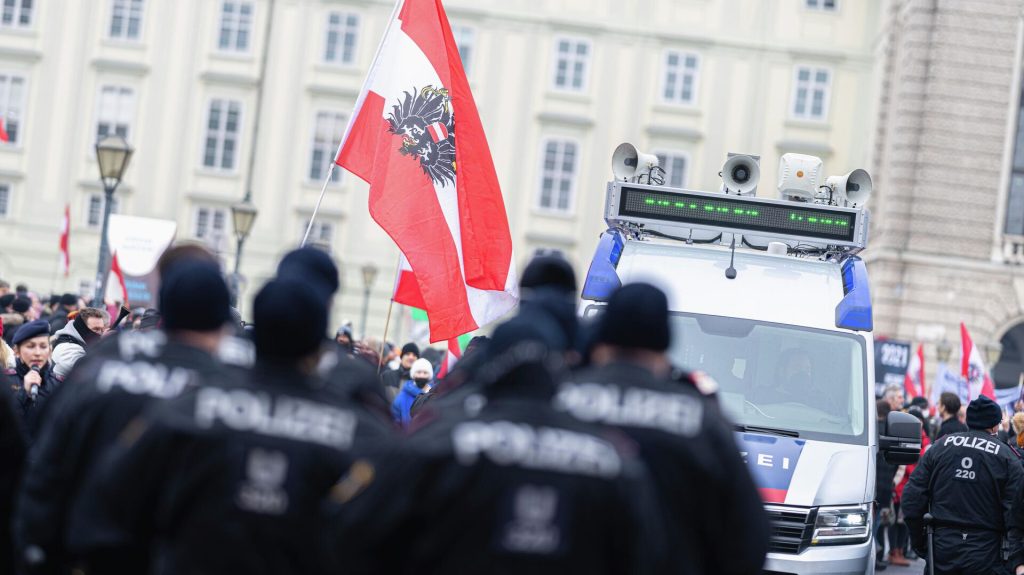 Der Standart: в Австрии начались протесты из-за установки палаток для беженцев с Украины