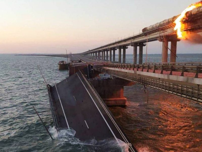 Подорван Крымский мост