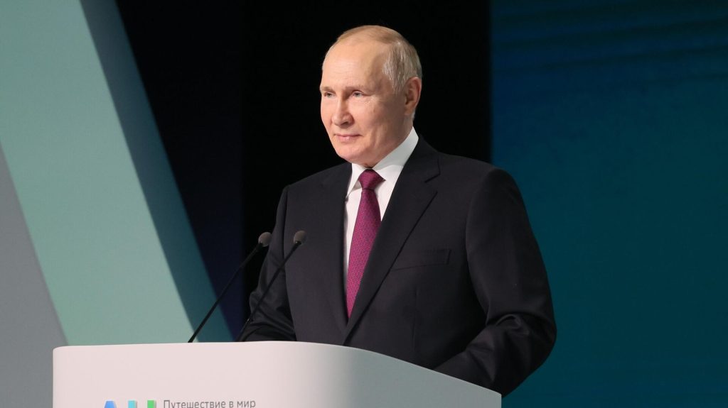 Песков назвал высокие рейтинги Путина доказательством эффективности его работы