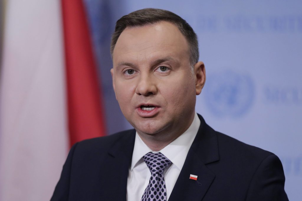 Дуда: представители Украины могут ознакомиться с расследованием падения ракеты в Польше