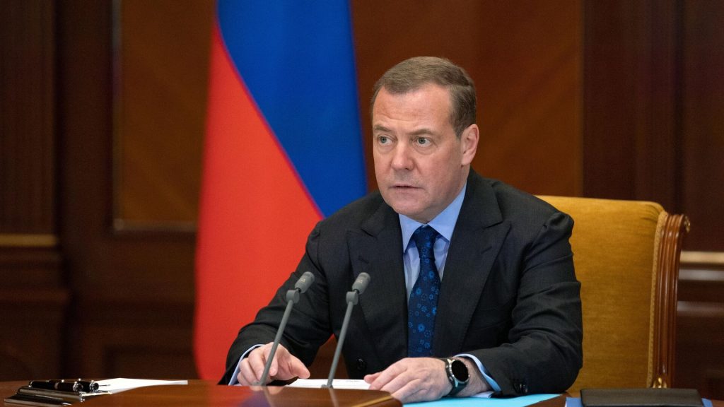 Путин назначил Медведева на пост своего первого заместителя в Военно-промышленной комиссии