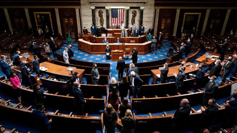 В новом составе Конгресса США нижняя палата перешла под контроль оппонентов Байдена