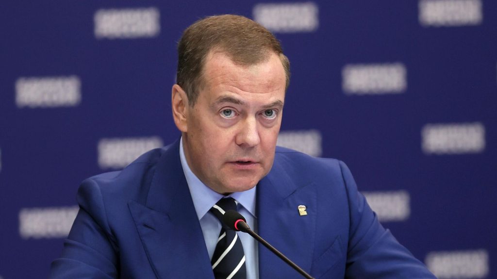 Зампред Совбеза Медведев призвал переименовать Украину