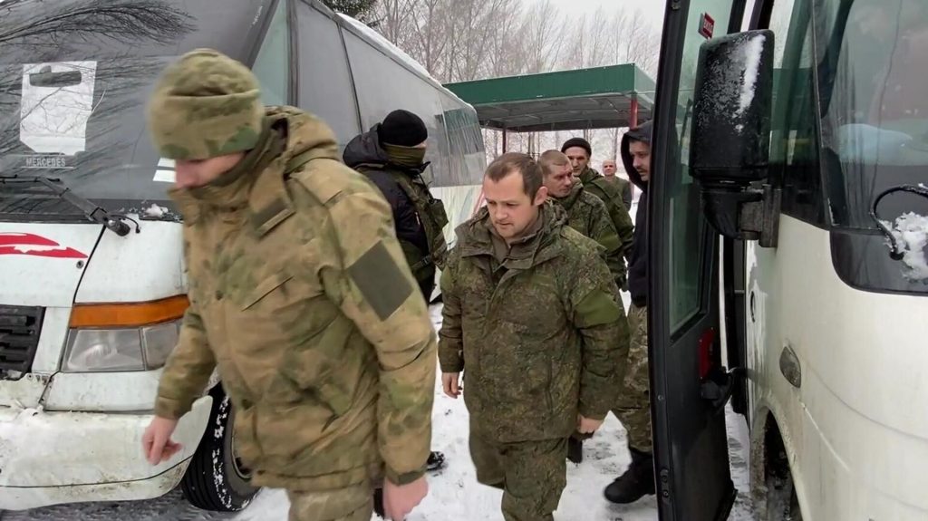 С подконтрольной Киеву территории вернулись 90 российских военнопленных