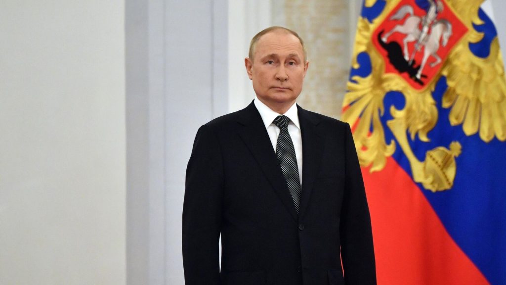 Санкции могут негативно повлиять на экономику России, заявил Путин