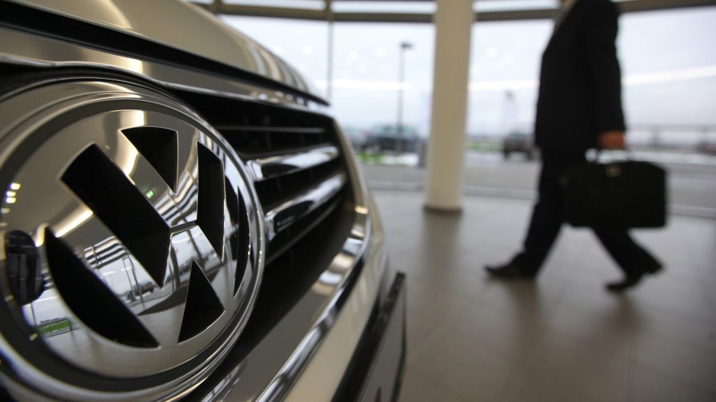 Кабмин одобрил продажу автозавода Volkswagen в Калуге