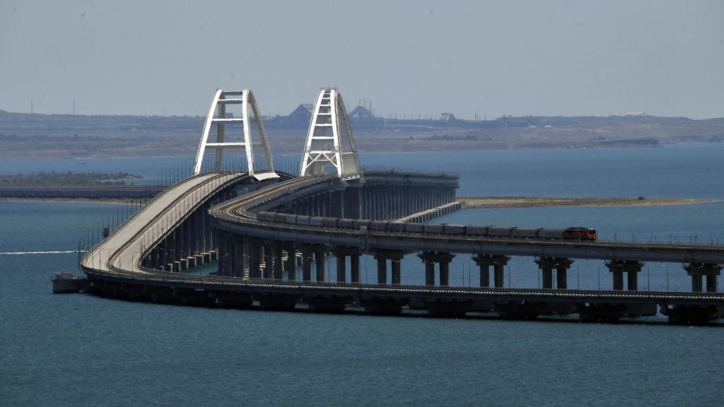 Американский спутник снимал Крымский мост дважды за месяц