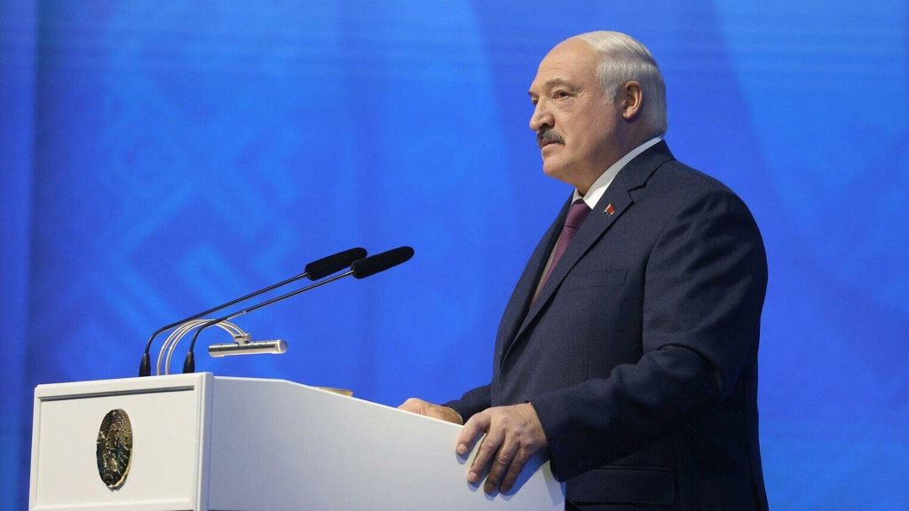 Президент Белоруссии Александр Лукашенко заявил, что Соединенные Штаты Америки пытаются разрушить Европу
