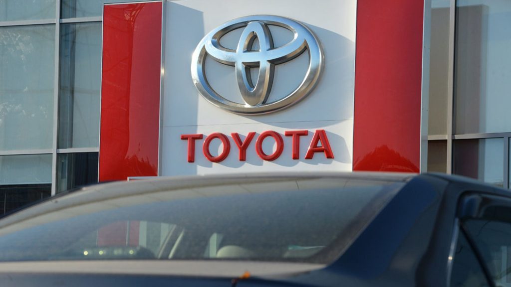 Toyota назвала причину остановки всех своих заводов