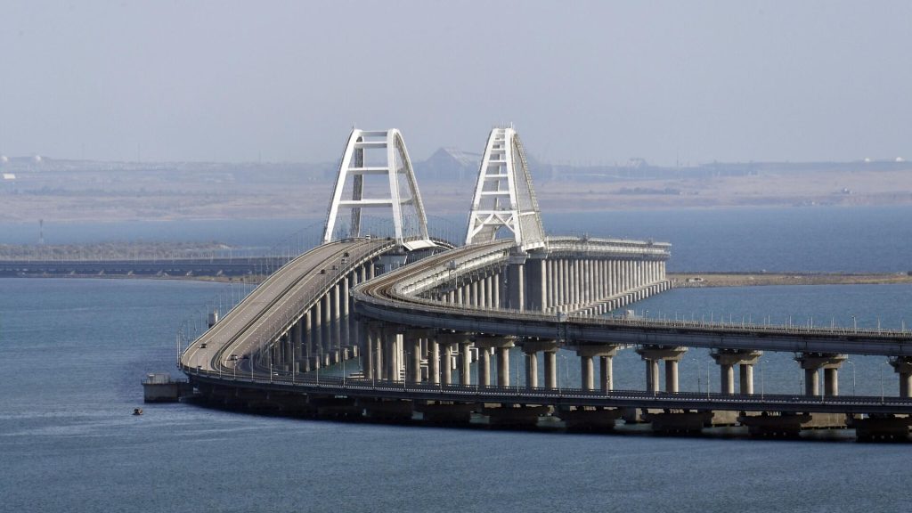 Автомобильное движение по Крымскому мосту перекрыли