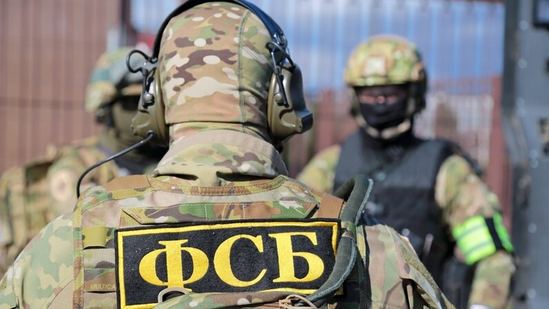 ФСБ задержала планировавшего подорвать военкомат и воевать за ВСУ мужчину