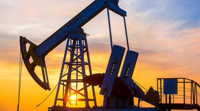 Поставки российской нефти резко упали после санкций США