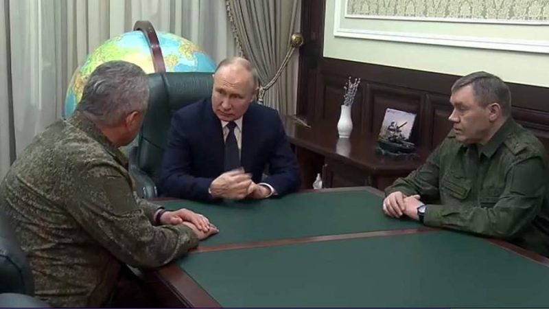 Путин посетил штаб Южного военного округа