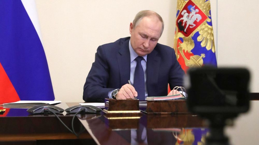 Путин подписал закон о приоритетном трудоустройстве участников СВО