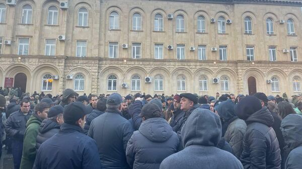 В Абхазии прошла акция протеста у здания парламента