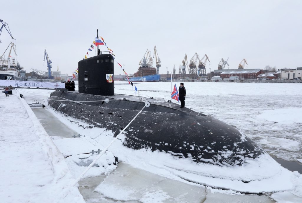 Путин разрешил поднять флаги на двух подлодках в Северодвинске