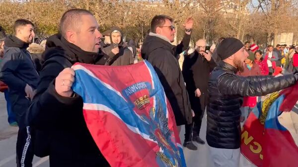 В центре Парижа прошла акция в поддержку Донбасса