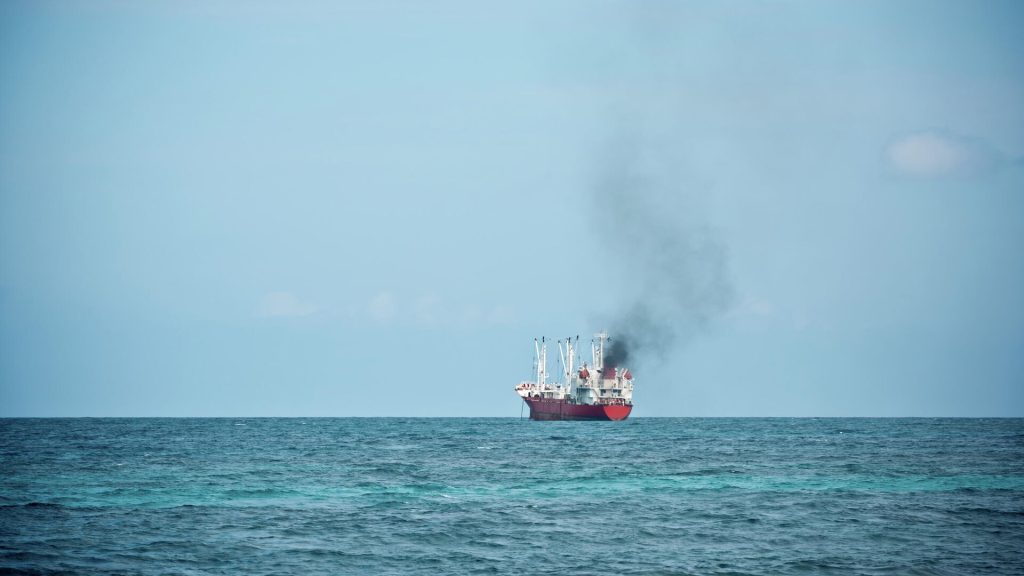 США заявили о новых атаках хуситов на суда в Красном море