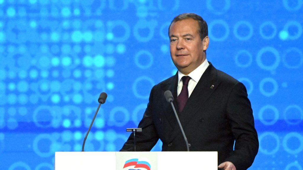 Медведев ответил шуткой на слова представителя Госдепа об Аляске