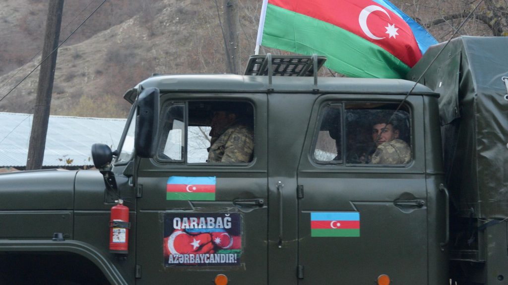 Азербайджан заявил, что провел военную операцию на границе с Арменией